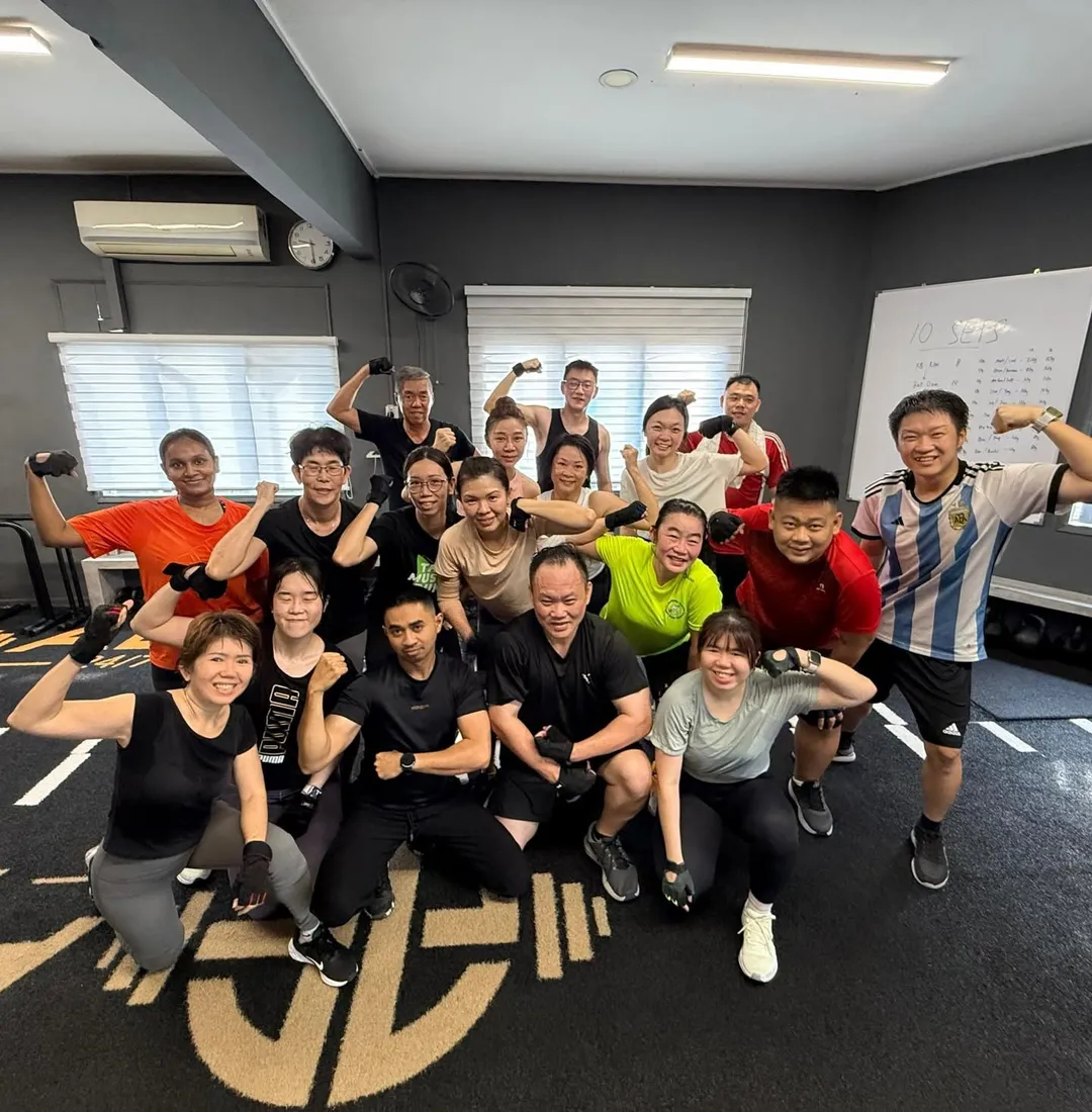 Moov members training together